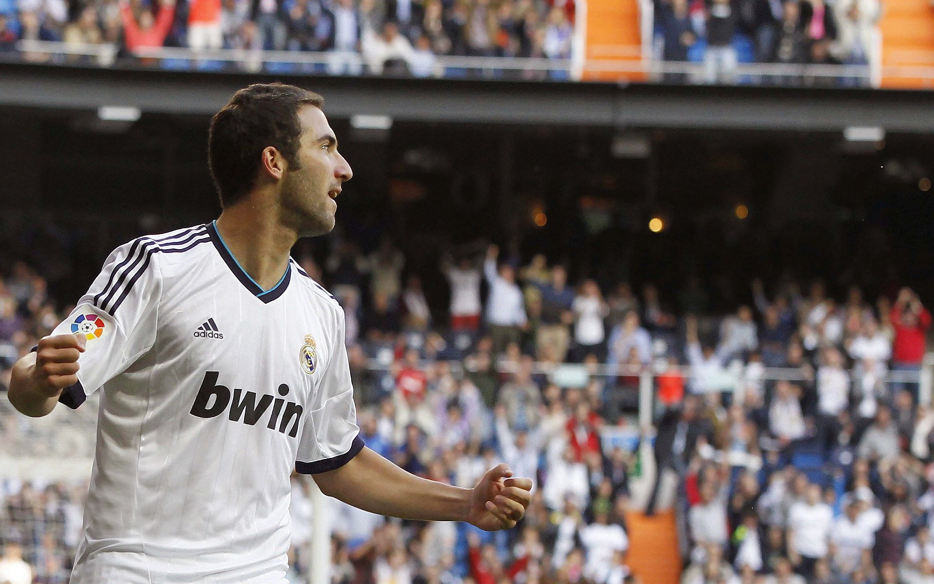 西亚卡姆爆发助魔术登顶,巅峰对决广东队虽败犹荣