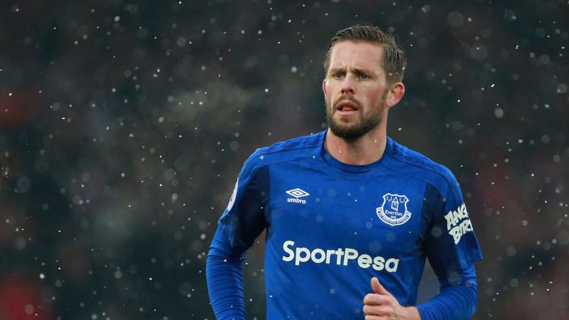 开拓者险胜骑士，伦纳德成为全场焦点